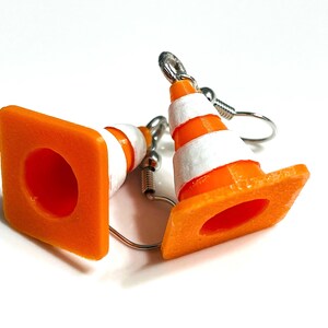 Pendientes de cono de tráfico naranja - Señales de tráfico y joyería de tráfico - Amuletos de cruce escolar - Anillo de educación vial