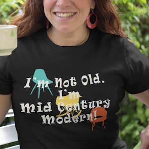 I'm Not Old, I'm Mid Century Modern with Eames-Era Chairs Design Unisex Short Sleeve Tee XSmall 3XL Funny Retro Atomic Age Shirt Bild 1