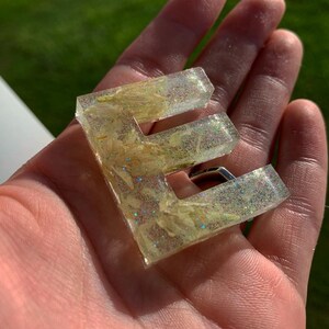 Jasmine Buds & Holographic Letter &#39;E&#39; Keychain