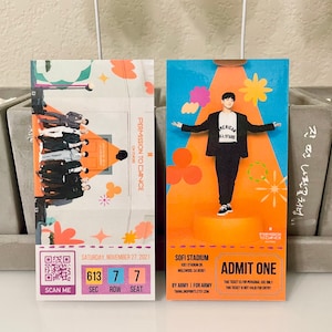 SoFi Stadion - BTS x PTD / Permission to Dance On Stage LA Memorabilia Konzertkarte (personalisiert) (Matt oder Regenbogen holographisch)