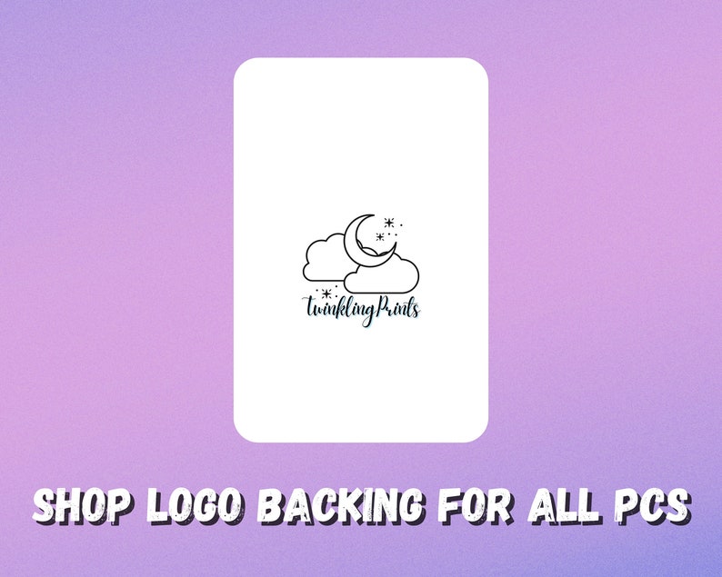 Puede incluir: Una tarjeta rectangular blanca con un logotipo negro que presenta una luna creciente, nubes y estrellas, con el texto "twinklingPrints" debajo. La tarjeta est&aacute; sobre un fondo morado degradado. El texto "SHOP LOGO BACKING FOR ALL PCS" est&aacute; en la parte inferior.