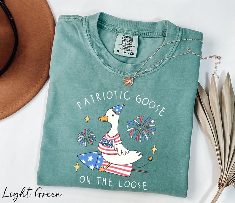 a t - shirt that says patriotic goose on the loose