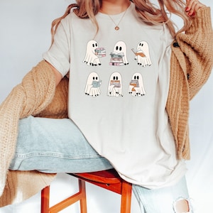 Camiseta de libros de lectura de fantasmas, camiseta de fantasma de Halloween, camiseta de Halloween para maestros, camiseta de bibliotecario, linda camiseta de Halloween, sudadera de Halloween imagen 1