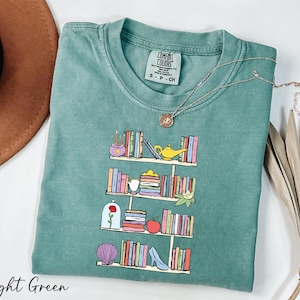 a t - shirt with a picture of a bookshelf on it