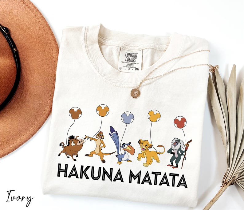 a hat, sunglasses, and t - shirt with the words hakuna mata