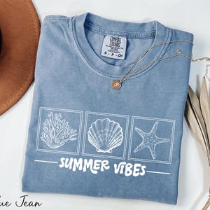 a t - shirt that says summer vibes on it