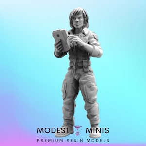 Female Crew Ester Amoya - 32mm Scale Alien Miniature | RPG | Sci fi | Cyberpunk | Role Playing | DnD | Papsikel
