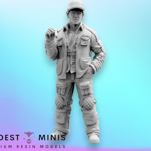 Space Crew Engineering Tech - 32mm Scale Alien Miniature | RPG | Sci fi | Cyberpunk | Role Playing | DnD | Papsikel