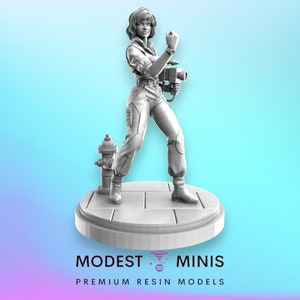 Yellow Jumpsuit Lady - 40mm Miniature | DnD Mini | Superhero Miniature | C27