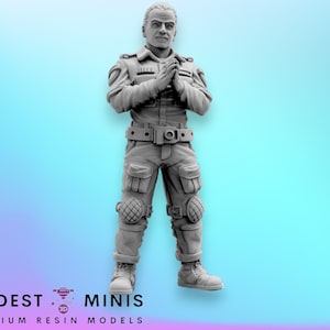 Space Crew Science Officer - 32mm Scale Alien Miniature | RPG | Sci fi | Cyberpunk | Role Playing | DnD | Papsikel