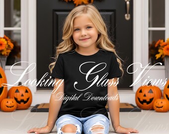Mockup de camiseta de Halloween para meninas, mockup de camiseta preta para crianças, abóboras, mockup de outono, mockup infantil para meninas, mockup Gildan 5000B, mockup de camiseta preta para jovens