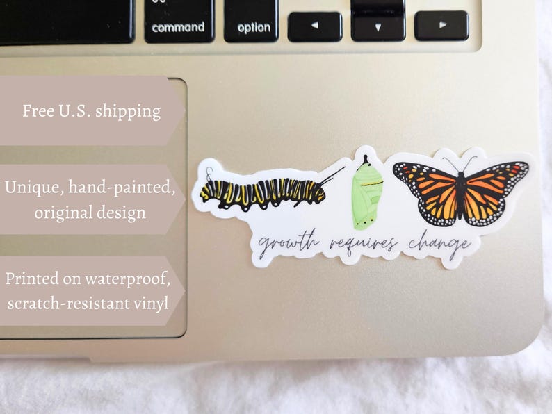 Pegatina de vinilo mate troquelada con la imagen de la mariposa monarca. El crecimiento requiere cambios. Resistente al agua y a los arañazos. Ideal para botellas de agua, portátiles y notebooks. imagen 2