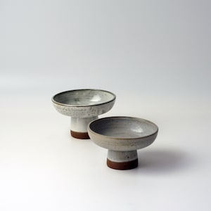 Mulle - 4.25&quot; Pedestal Flat Bottom Bowl - Gloss White - Matte Gray - Handmade
