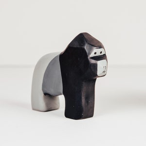 Giocattolo figurina di King Kong in legno dipinto a mano - regalo unico per avventure nella giungla