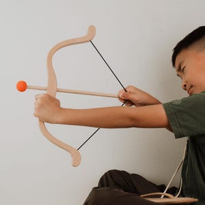 Personalized Wooden Arrows and Bows Set, Safe Archery Play Set with Foam Tip Arrows & Wooden Targets, Outdoor Toy for Kids, Kid Camping Toys