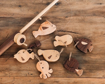 Montessori Wooden Fishing Toy Set for Toddlers: Handmade Fishing Rod with 7 Fishes Game - Gift Idea for Children, Family Game