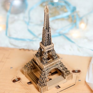 Adorno de la Torre Eiffel / Modelo 3D de decoración emergente de París / Mini Torre Eiffel de madera / Regalo de París / Regalo para amantes de los viajes
