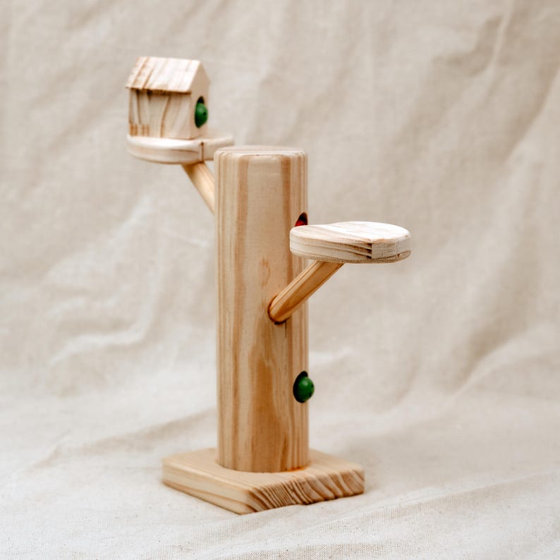 Personalized wooden magnetic worm catcher toy with tree house design for toddlers