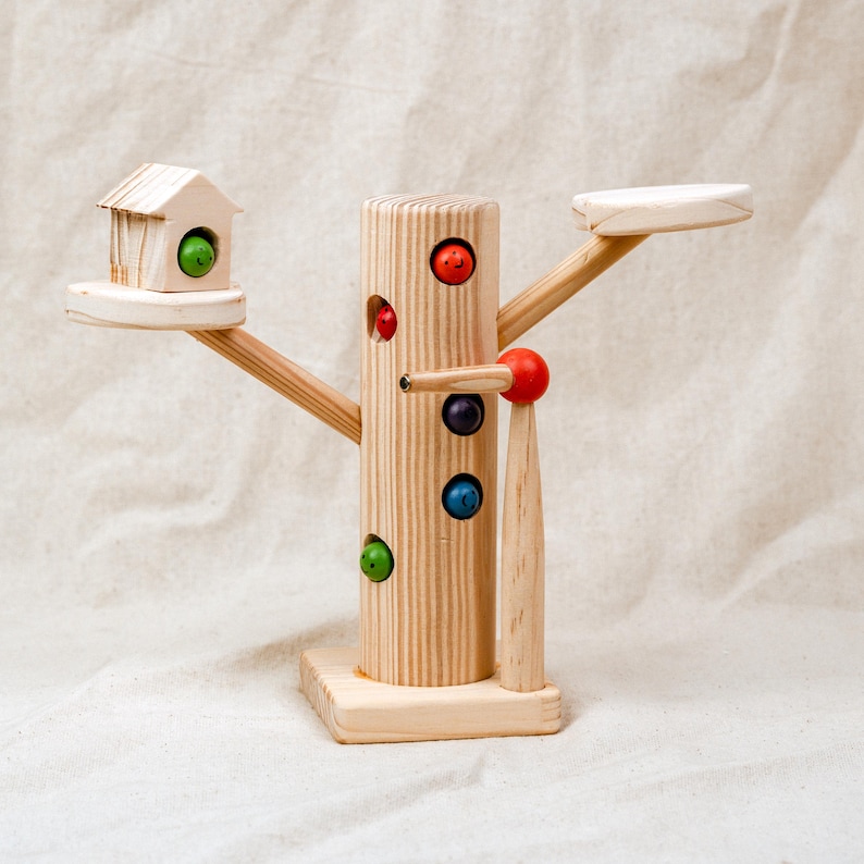 Wooden magnetic worm catching toy with tree house and colorful worms for toddlers