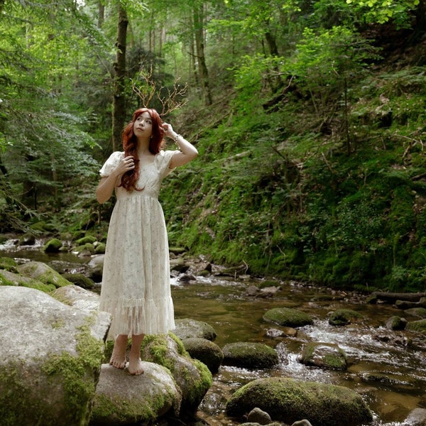 Traumkleid "Anthea" aus cremefarbener Spitze in Midilänge