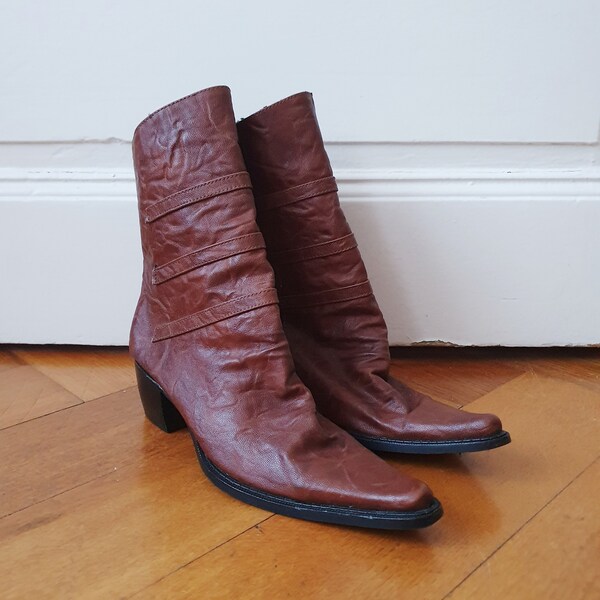 Vintage genuine leather cowboy boots in brown in size 36