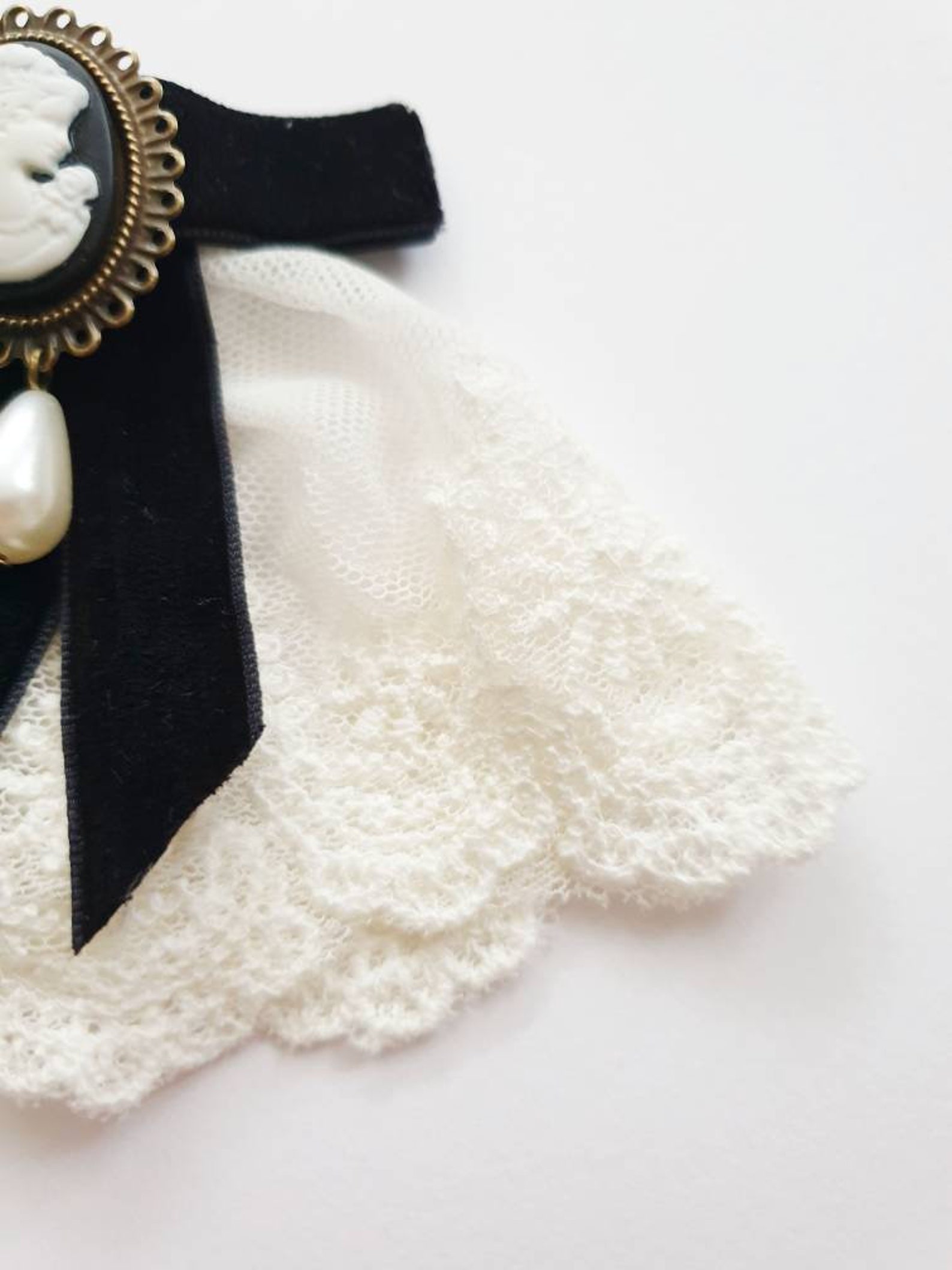 Vintage style brooch Jabot made of white lace Etsy