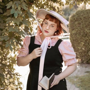 Romantic straw hat "Rose Dream" with rose satin ribbon and white lace