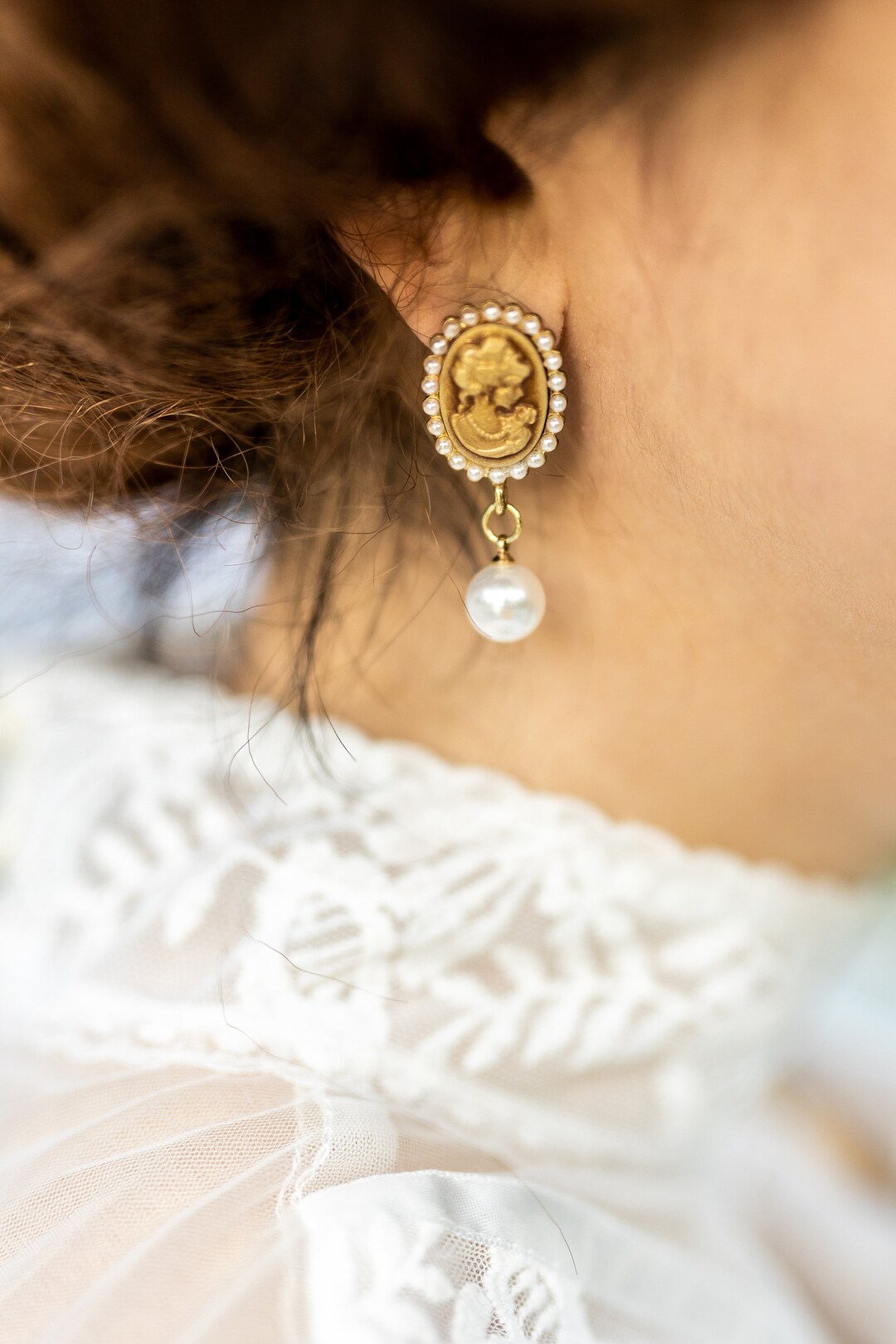 Golden Vintage Style Stud Earrings parisian Chic With Gems and Pearls