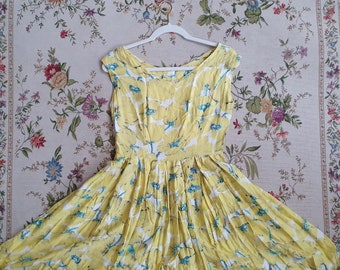 Vintage cocktail dress in size. S/Meter from the 1950s in yellow