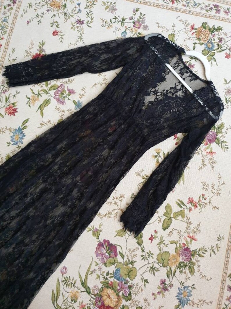 Vestido largo transparente Divine Feminity confeccionado en encaje negro y algodón en talla. XS imagen 5
