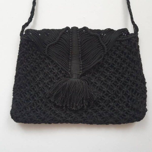 Crocheted vintage handbag in black from the 1970s