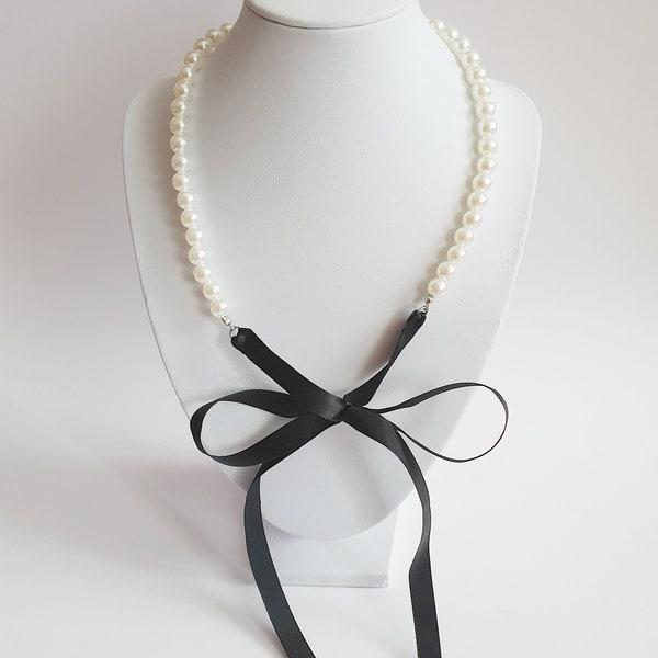 Romantic pearl necklace "Parisian Chic" with satin bow