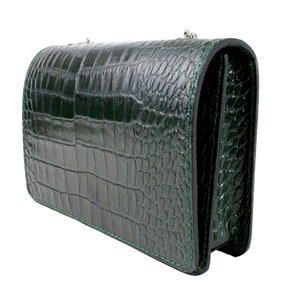 Bolso de hombro con solapa de piel italiana con relieve de cocodrilo de Julia Green