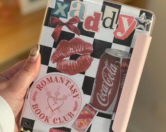 Xaddy Fourth Wing Kindle Insert – Checkered Grunge Aesthetic (Digital Download)