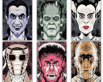 Może przedstawiać: Zestaw sześciu ilustracji w stylu vintage klasycznych potworów z filmów grozy. Ilustracje przedstawiają Draculę, Potwora Frankensteina, Stwora z Czarnej Laguny, Mumię, Wilkołaka i Pannę Młodą Frankensteina. Każda ilustracja jest w innej palecie kolorów i ma zużyty, vintage'owy wygląd.