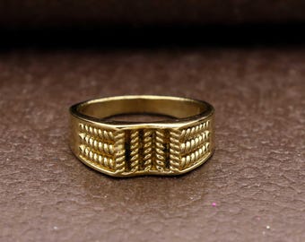 Vintage Engraved Gold Band Ring, Textured Wide Gold Ring, Classic Unisex Ring, Antique Style Statement Ring, Timeless Jewelry