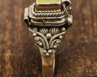 Victorian Style Poison Ring with Green Stone, Antique Inspired Secret Compartment Ring, Gothic Vintage Locket Ring Gift