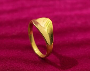 Minimalist Gold Signet Ring, Polished Gold Ring, Classic Unisex Ring, Modern Statement Ring, Elegant Everyday Jewelry