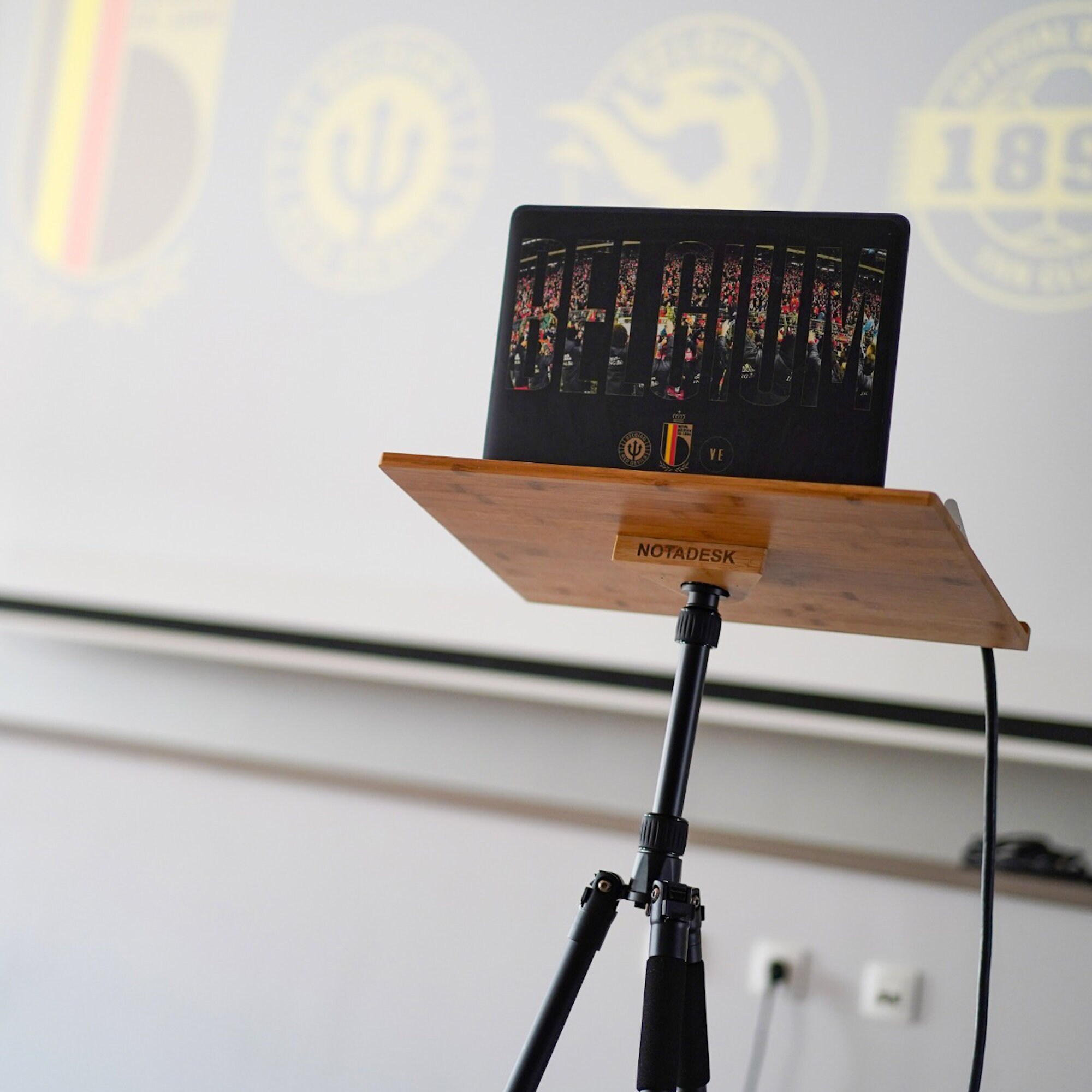 スタンディングデスク NOTADESK 三脚式