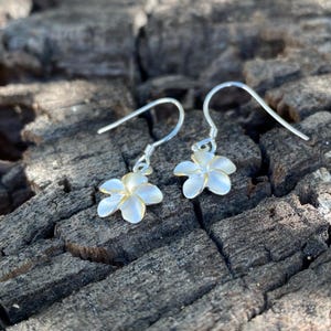 Hawaiian Design Jewelry Earrings .925 Sterling Silver Plumeria Flower Hook