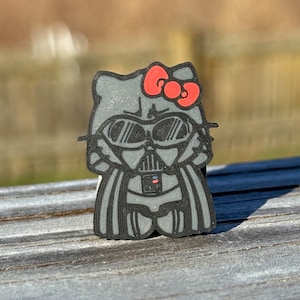Pin de Hello Kitty con Star Wars y Darth Vader