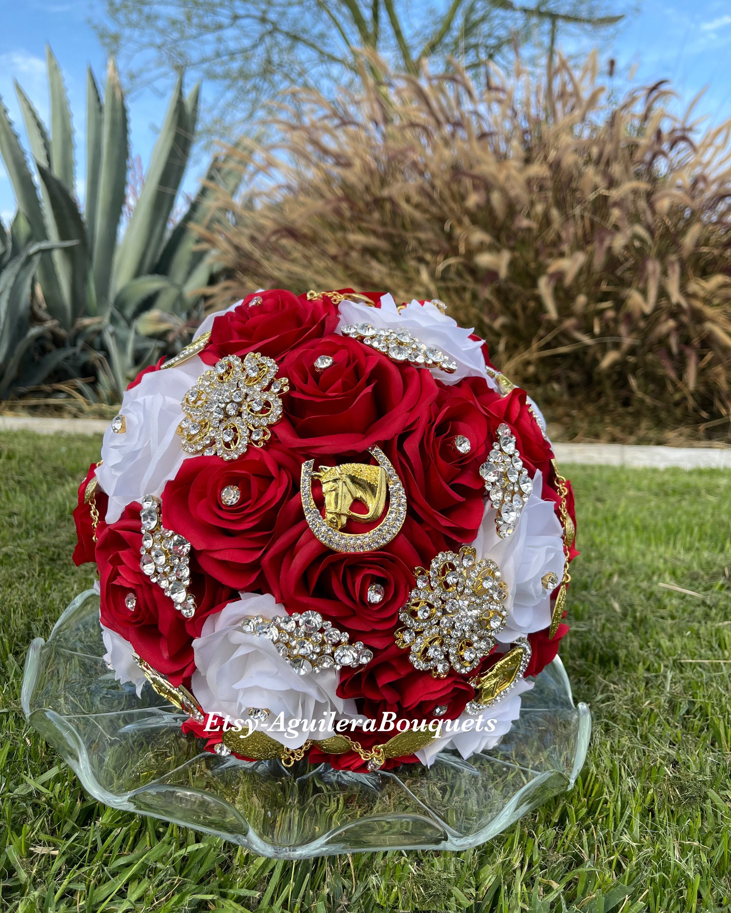 Red and White Quinceañera Bouquet Horseshoe Quince Bouquet Etsy UK