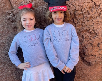 Graue Sweatshirts Mickey und Minnie Mouse Name Hand bestickt