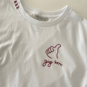 Gig &#39;Em + Hand Sign T-Shirt - hand embroidered