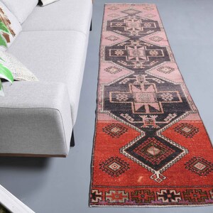 Tappeto da cucina rosa e rosso, 2&#39;7x10&#39;2 piedi, arredamento minimalista, tappeto da cucina, tappeto da cucina vintage turco, arredamento per cameretta dei bambini, tappeto da cucina in lana Herki, tappeto da cucina 3x10, lavabile