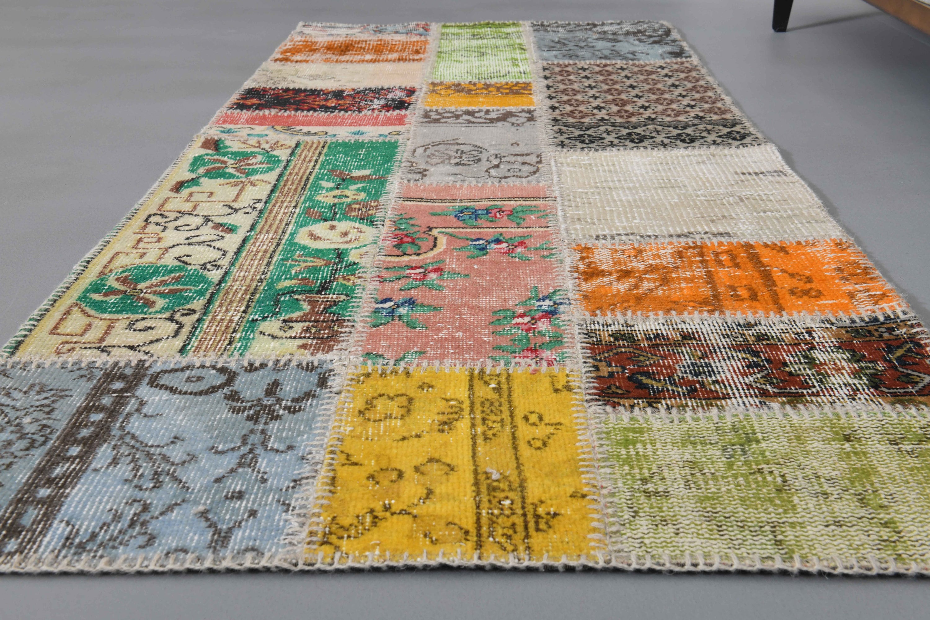 2'7 x 6'6フィート トルコ製ヴィンテージ キッズルームラグランナー