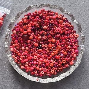 Mélange de perles rouges 100 g, tailles variées pour travaux manuels de couture et de broderie, accessoires de bricolage, cadeaux de création