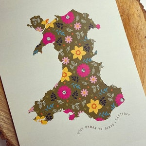 Does unman yn debyg i gartref map A4 print cymraeg