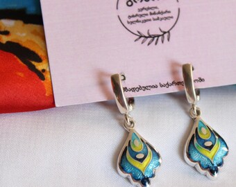 Georgische cloisonné geëmailleerde oorbellen traanoorbellen fijne zilveren ambachtelijke sieraden glasachtig email blauw emaille gele tint minimalistische sieraden