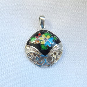 Georgian cloisonne enamel necklace, minimalist cloisonne pendant, enamel champleve, vitreous enamel, minankari Tbilisi, glass pendant